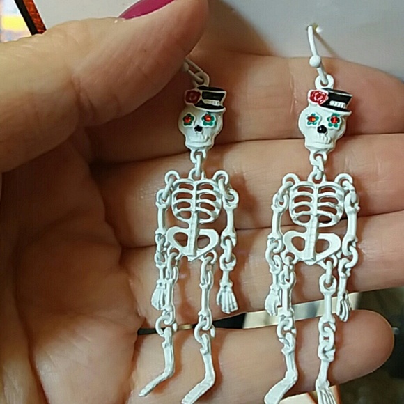 Jewelry - 💜SKELETON EARRINGS WITH MOVEABLE BODY NWOT
